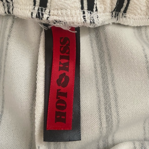 Shorts - Picture 3 of 4